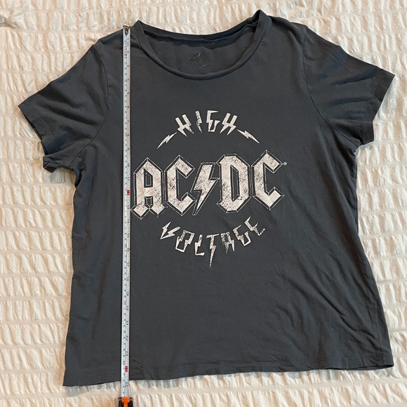 🌟 Vintage AC/DC High Voltage Band Tee Distressed Rock Graphic T-Shirt – Large - Picture 4 of 6